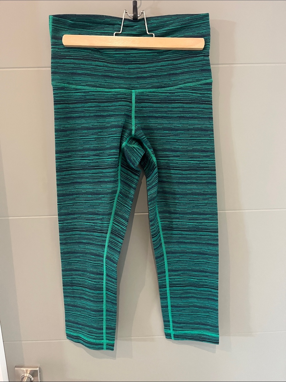 Women’s Lululemon wonder under high-rise crop SZ 8